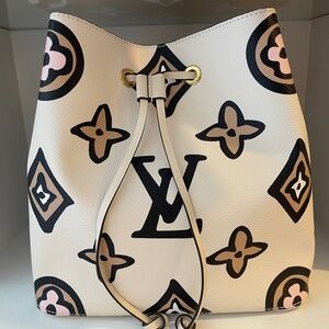 Louis Vuitton wild at heart neonoe